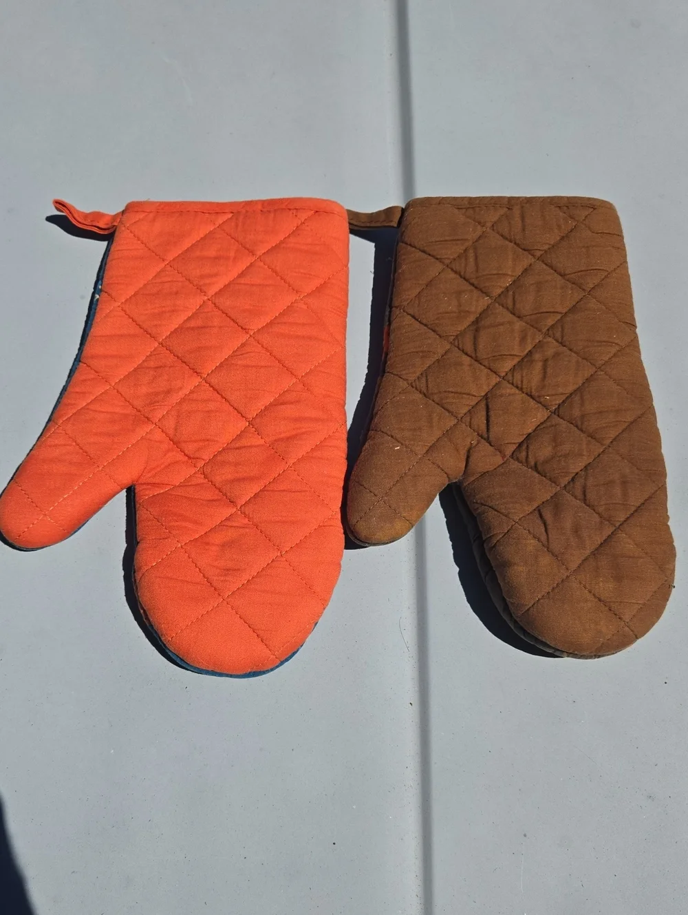 Oven mitts with autumn designs